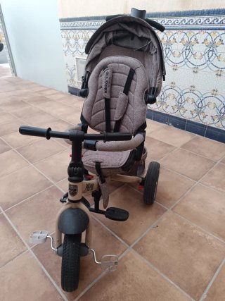 Triciclo infantil con capota y manillar