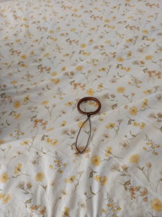 Pulsera de madera con detalle