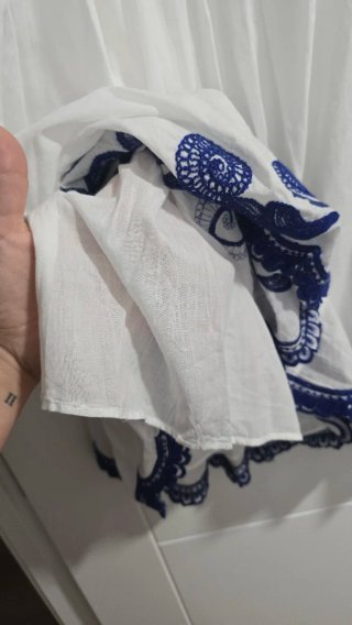 Falda Zara M bordado azul nueva