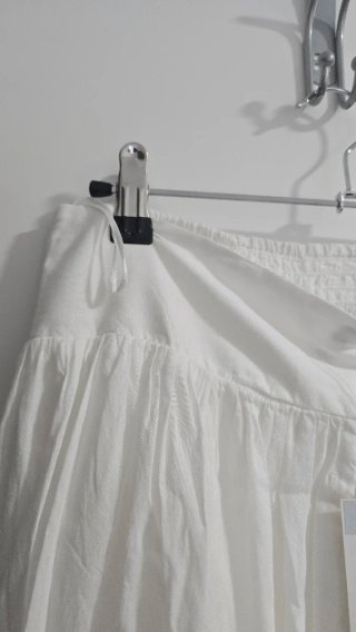 Falda Zara M bordado azul nueva