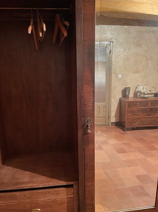 Armario antiguo de madera