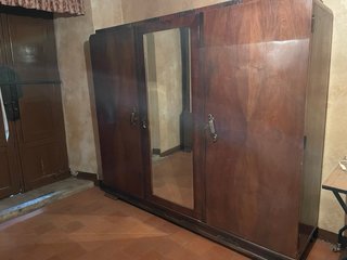 Armario antiguo de madera