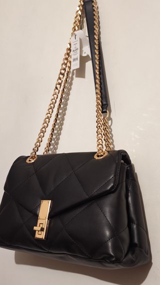 Bolso ALDO negro con cadena dorada