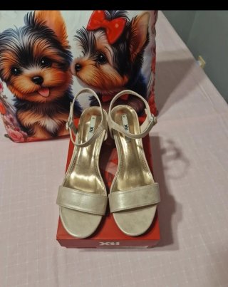 Sandalias Xti Talla 40 Beige y Dorado