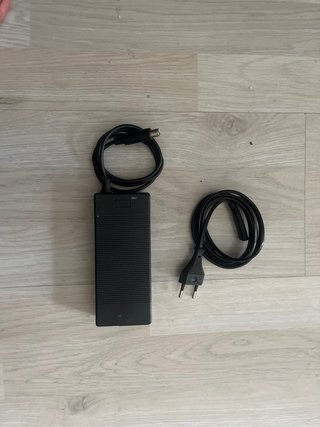 Cargador Patinete Eléctrico