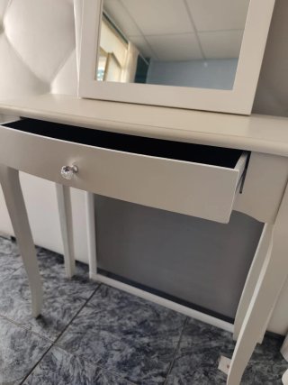 Recibidor blanco con espejo