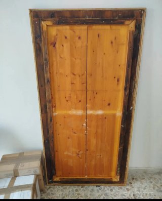 Tavolo artigianale unico in legno e ceramica