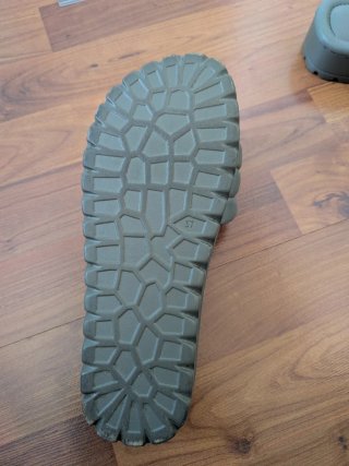 Sandalias planas verdes acolchadas