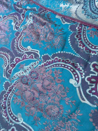 Precioso tejido de seda estampado