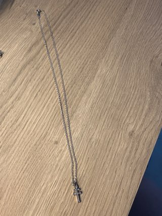 Cadena y cruz de plata con circonitas