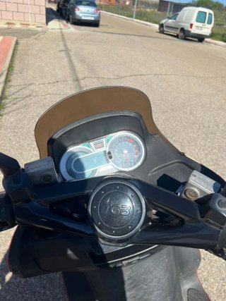 TGB 300xmotion Roja Scooter