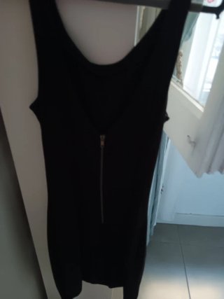 Vestido corto negro con estampado