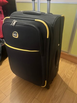 Maleta de viaje 4 ruedas negra y amarilla
