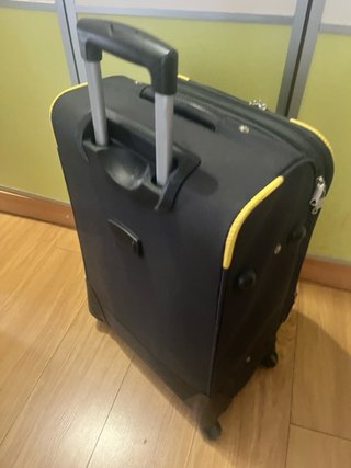 Maleta de viaje 4 ruedas negra y amarilla