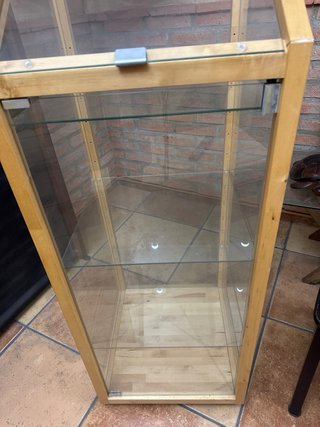 Vitrina Ikea madera y cristal 3 baldas