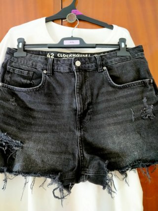 Conjunto Top Blanco y Shorts Negros