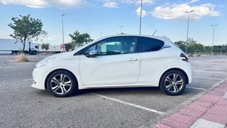 Peugeot 208 2014
