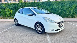 Peugeot 208 2014