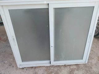 Dos ventanas de aluminio