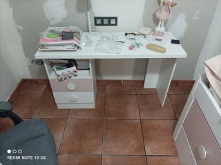 Armario juvenil blanco y rosa