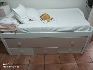 Armario juvenil blanco y rosa
