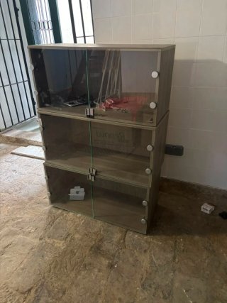 Vitrinas pequeñas de madera y cristal