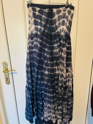 Falda larga tie-dye azul y blanco