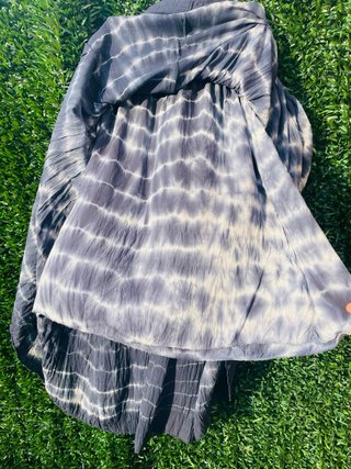 Falda larga tie-dye azul y blanco