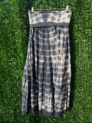 Falda larga tie-dye azul y blanco