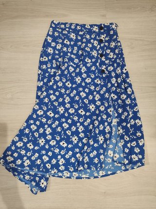 Falda midi floral azul y blanca talla S - Nueva
