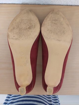Zapatos de tacón granate