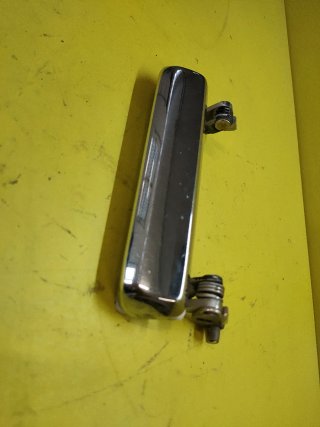 MANETA PUERTA DELANTERA DERECHA NISSAN L35 L80