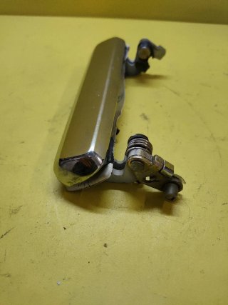 MANETA PUERTA DELANTERA DERECHA NISSAN L35 L80