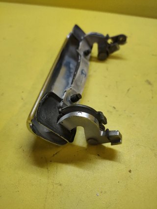 MANETA PUERTA DELANTERA DERECHA NISSAN L35 L80