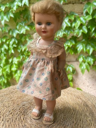 Preciosa muñeca antigua de celuloide
