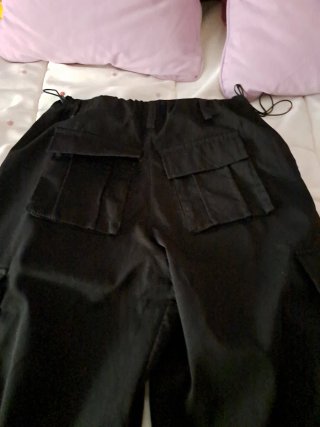 Pantalones  negros con detalles rosas