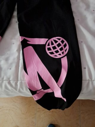 Pantalones  negros con detalles rosas