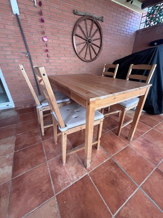 Mesa y 4 Sillas Madera terraza