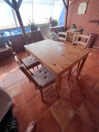 Mesa y 4 Sillas Madera terraza