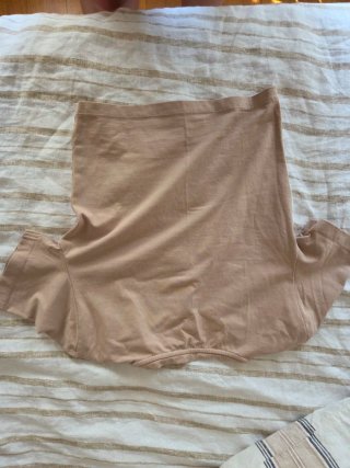 Camiseta Zara beige manga corta