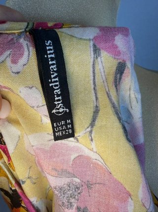Blusa Stradivarius Flores Amarilla Talla M