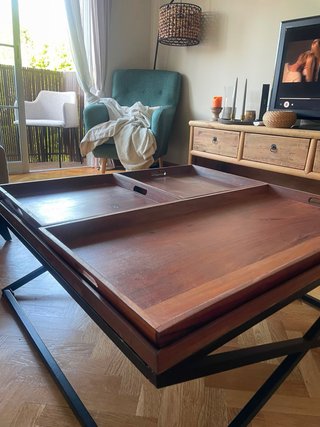Mesa de centro con bandejas de madera