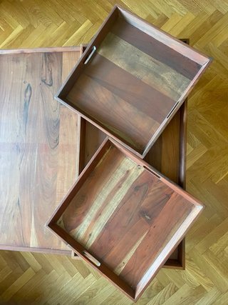 Mesa de centro con bandejas de madera