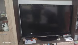 Televisor LG Negro y Marrón