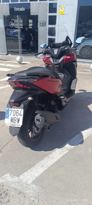 Honda Forza 125 Maxi Scooter Roja
