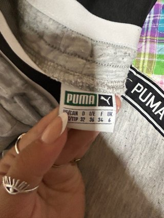 Pantalones Puma grises con logo