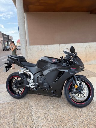 Honda CBR 600 RR 2025 Negra