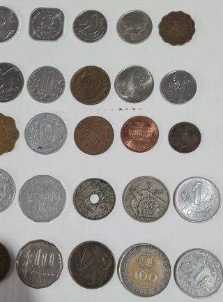 Lote de 50 monedas diferentes del mundo