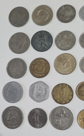 Lote de 50 monedas diferentes del mundo
