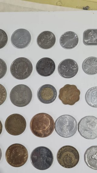 Lote de 50 monedas diferentes del mundo